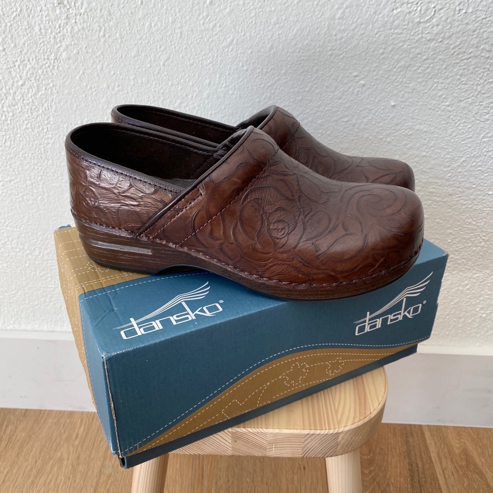 DANSKO | Pro XP Chestnut Tooled Profession Clogs